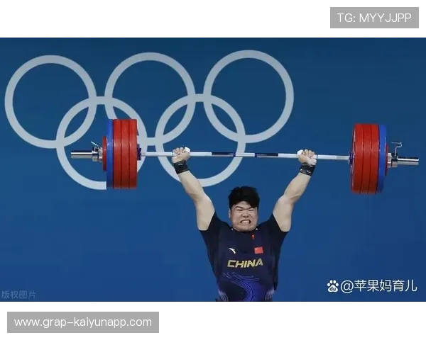 中国举重队在国际赛场表现稳定并获得媒体关注