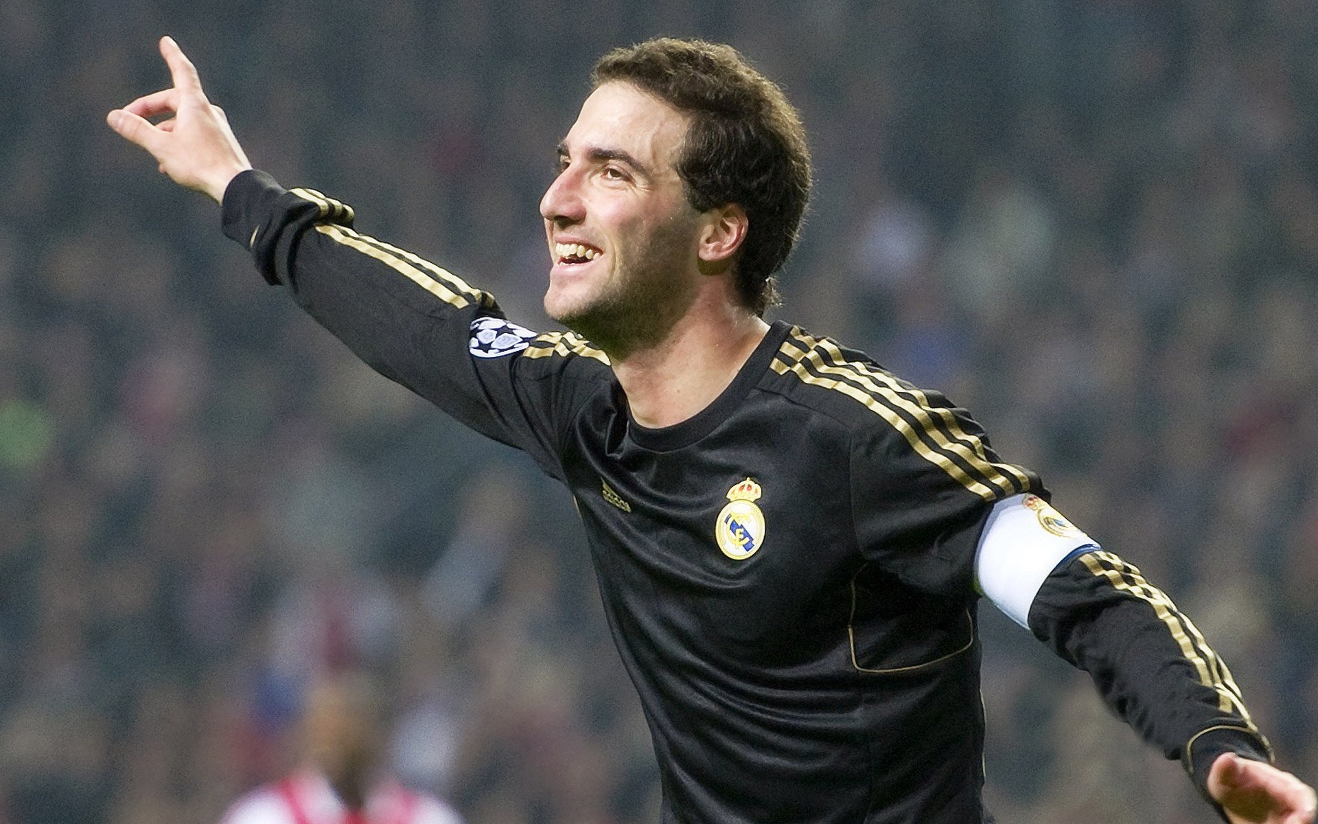 《FIFA》“虚拟足球”世界巡回赛,街头足球新体验!